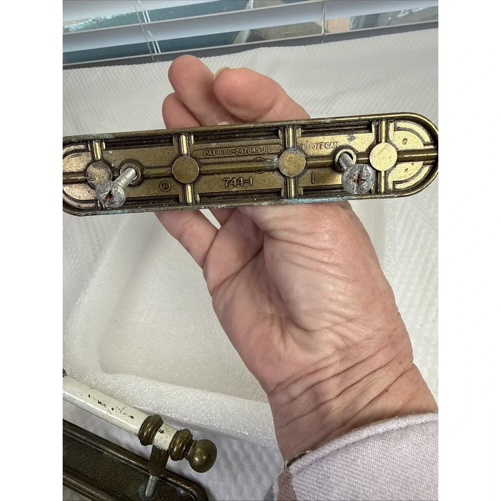 5 VTG. AMEROCK BRASS/WHITE, 5
